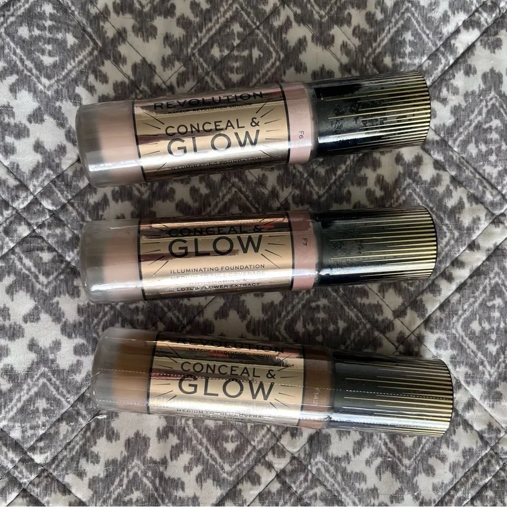 Makeup Revolution Conceal & Glow Illuminating Foundation F6 F14.2